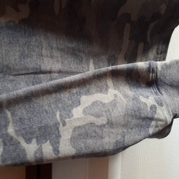 Pebble and Stone ladies top L - Picture 6 of 8